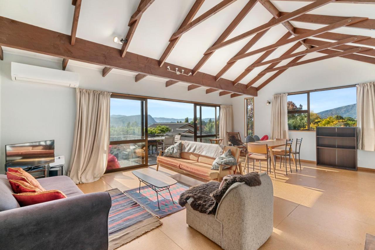 Goodall Crib - Wanaka Holiday Home エクステリア 写真